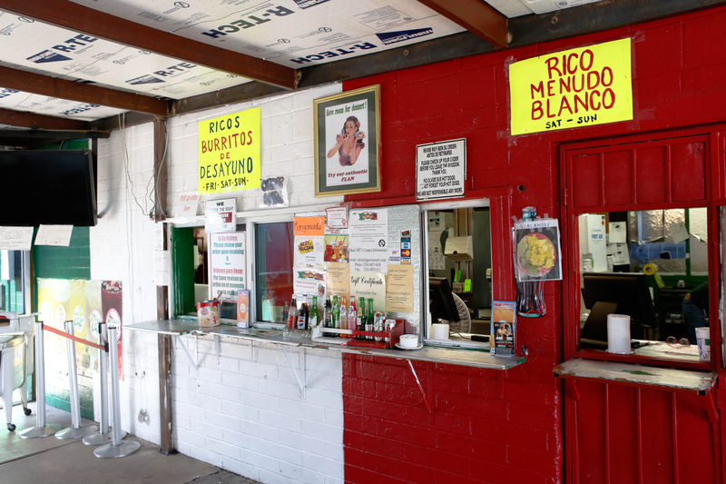 Illustration for article titled The Sonoran Hot Dog Is The Best Of America And Mexico In One Fluffy Bun